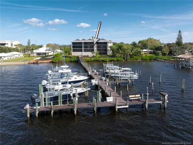 Building Photo - 415 NW North River Dr