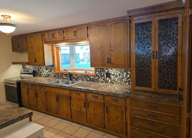 Building Photo - Lawn Care Provided!! 4 Bed, 2 Bath, Double...