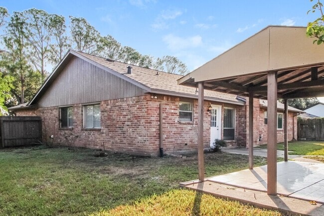 Building Photo - 15102 4 Winds Dr