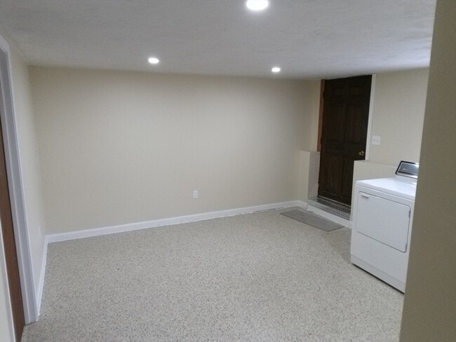 Building Photo - 121 King Philip Rd