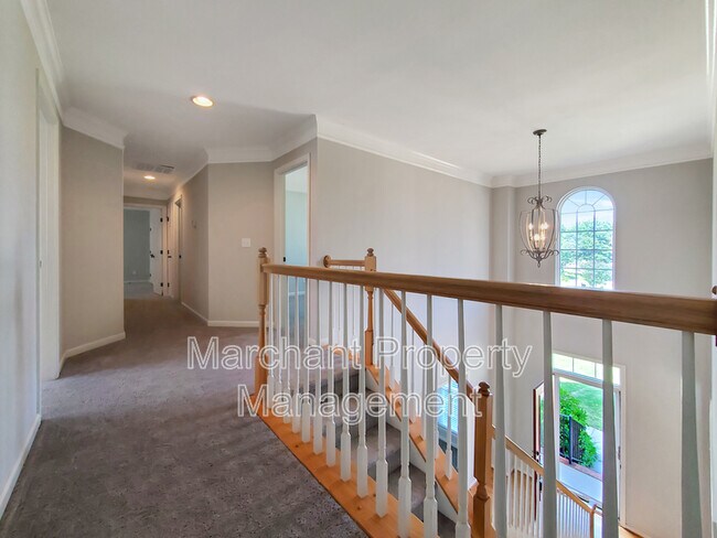 Building Photo - 15 Silverthorn Ct