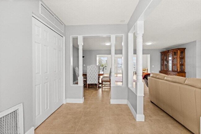 Building Photo - 710 116th Ave