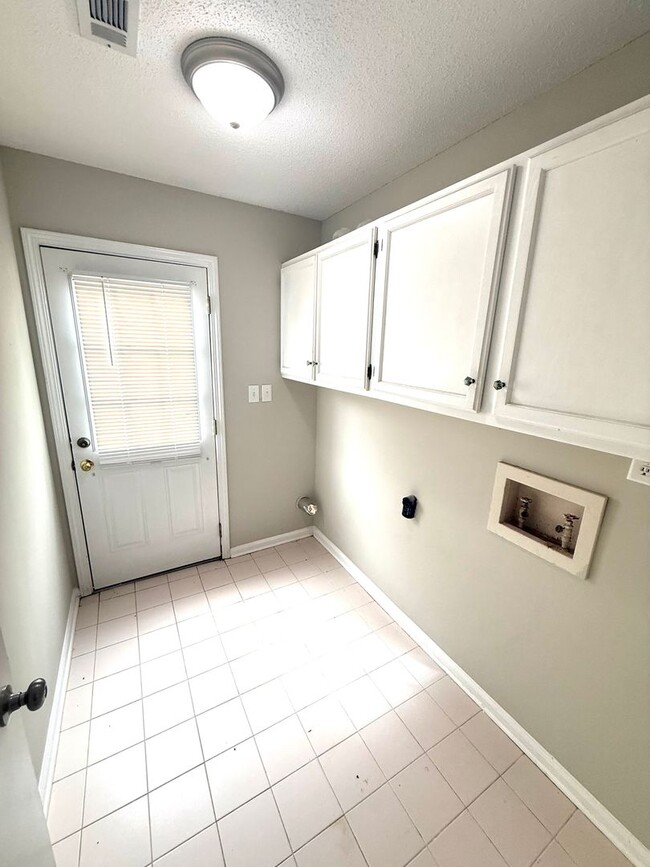 Building Photo - ** Newly renovated 4 bed 2 bath home in Bell Meadows **  Call our self showing number to Schedule...