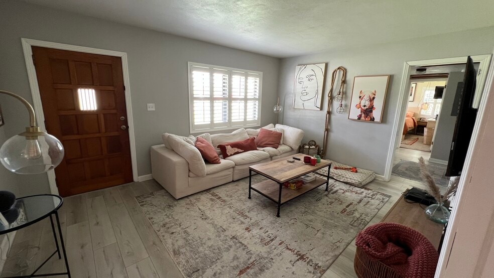 Building Photo - 5702 Cedar Forest Dr S