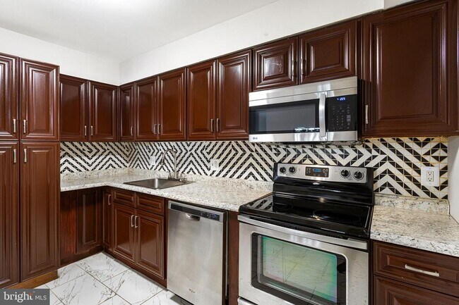 Building Photo - 6155 Edsall Rd