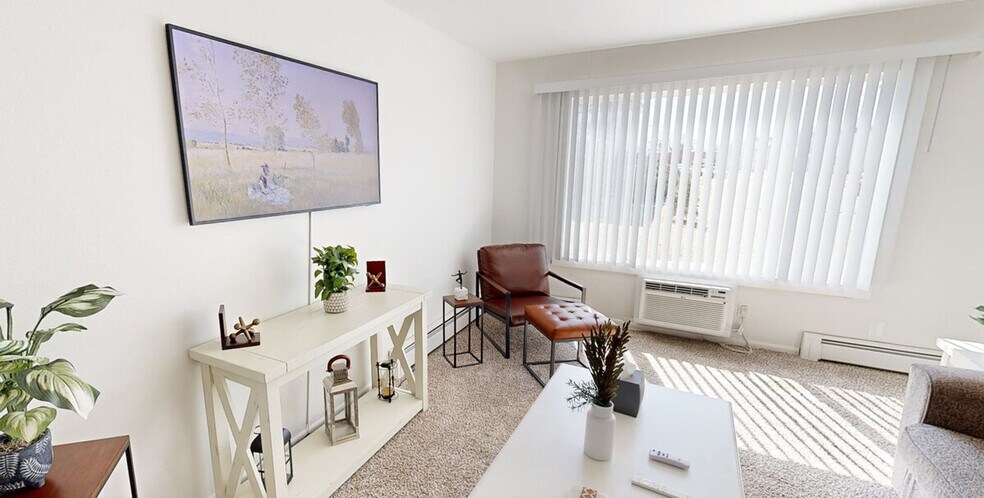 Building Photo - 517 E Division St