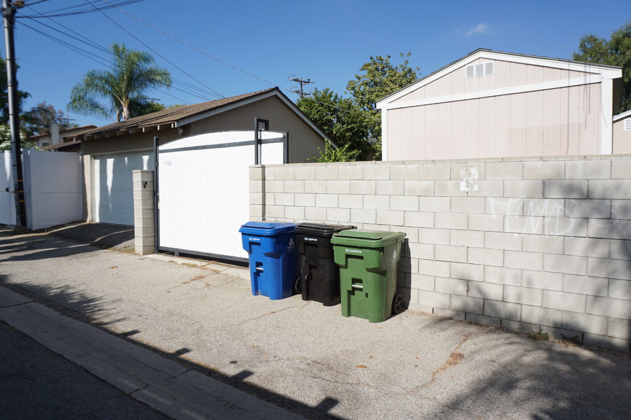 Building Photo - 5540 Balboa Blvd