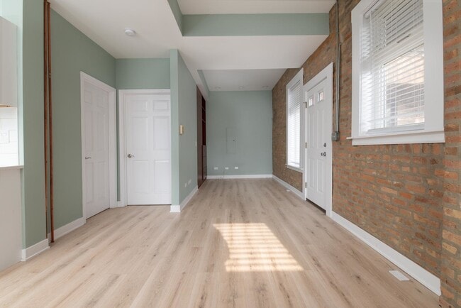 Building Photo - 1303 W Flournoy St