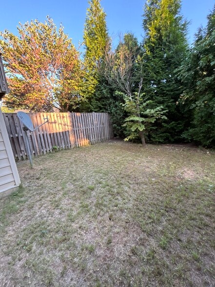 Building Photo - 2507 Oak Tree Ln