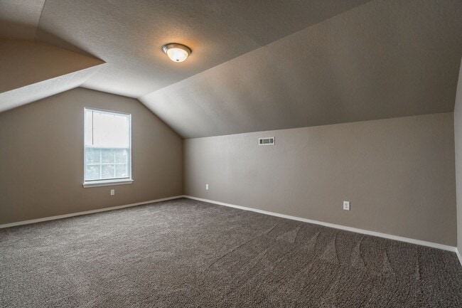Building Photo - Spacious 3 Bedroom Home Close to UofA!