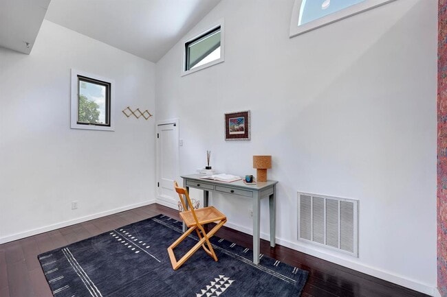 Building Photo - 1708 Briar St