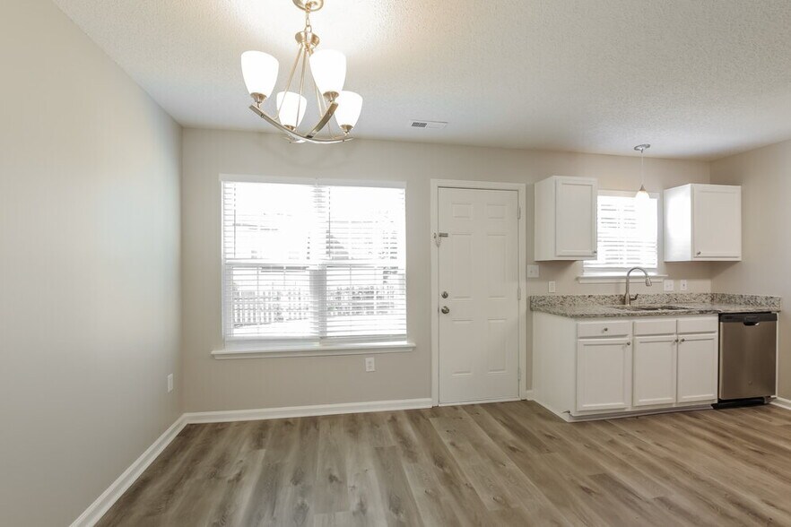 Building Photo - 10125 Illoria Dr