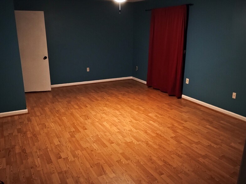 Building Photo - 1620 Landry Dr