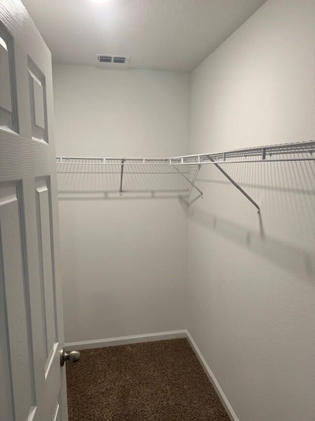 Building Photo - Beautiful Open Concept townhome in growing Middleburg!!!