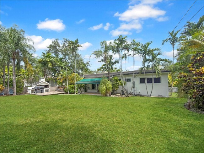 Building Photo - 3128 Coconut Grove Dr
