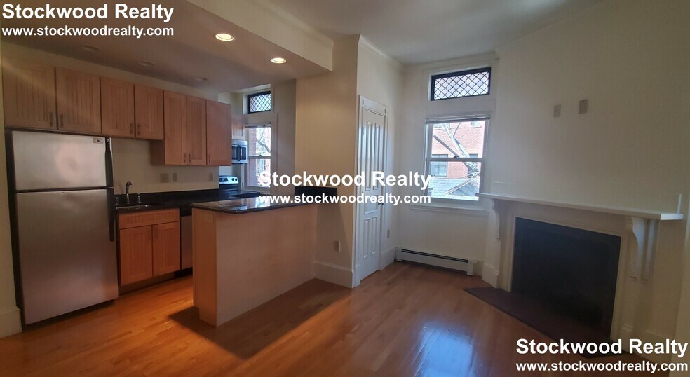 Primary Photo - 195 Commonwealth Ave