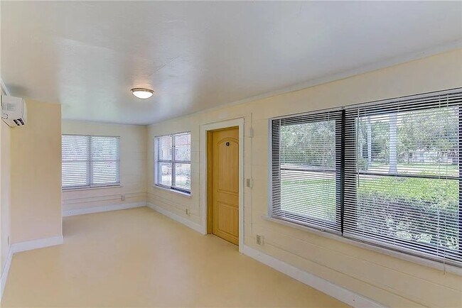 Building Photo - 408 3rd Ave E