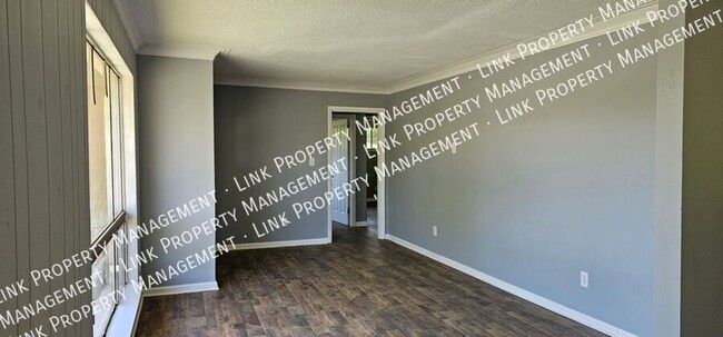 Building Photo - Fresh Painted 3 BR 1.5 BA in Red Bank for ...
