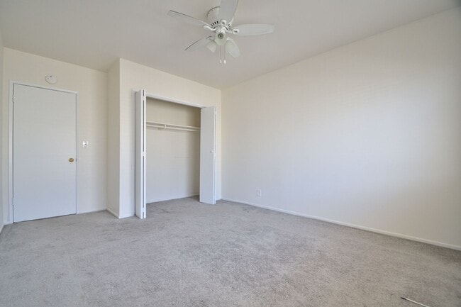 Building Photo - r246