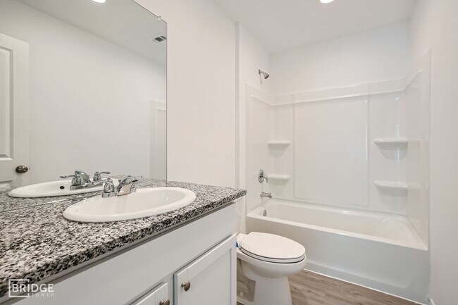 Building Photo - 2408 Lake Hls