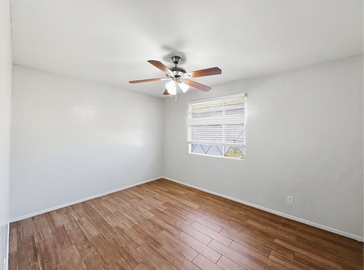 Building Photo - 2711 E Glenrosa Ave