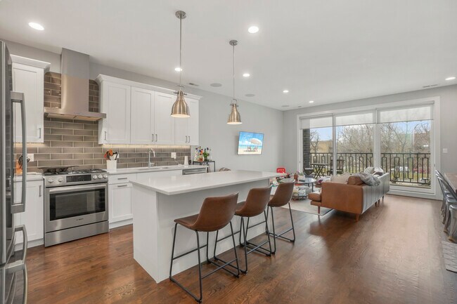 Building Photo - 1621 N Humboldt Blvd