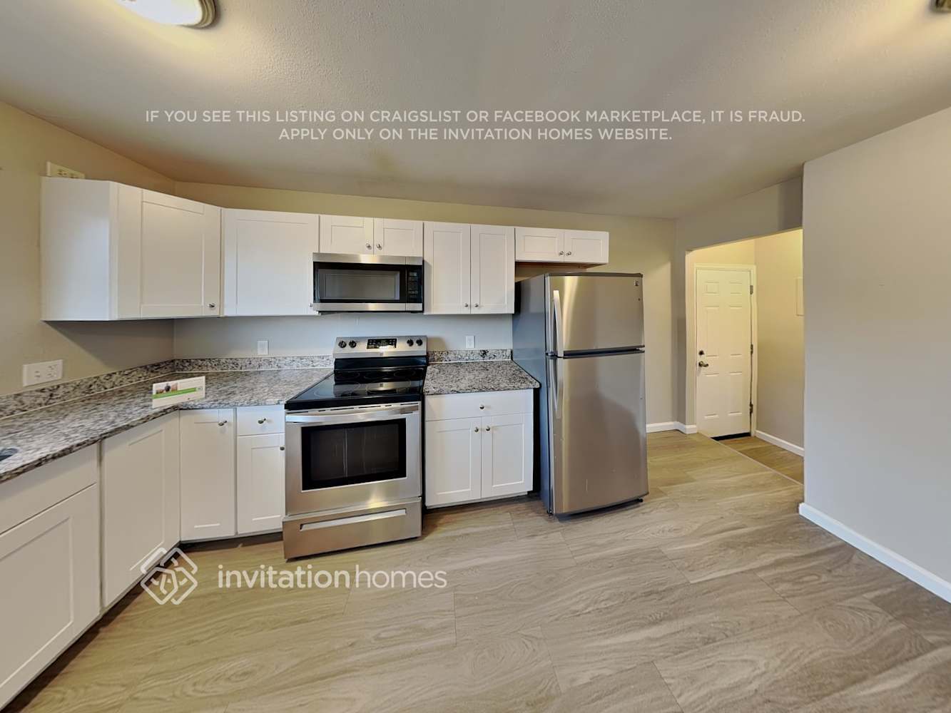 Building Photo - 1061 E 105th Pl