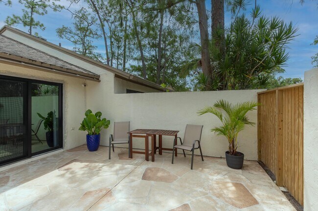 Building Photo - 253 Wood Dale Dr
