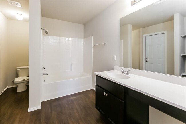 Building Photo - 1800 Sloane Dr