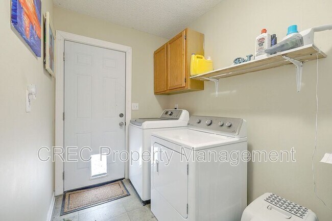 Building Photo - 2318 N England Ct