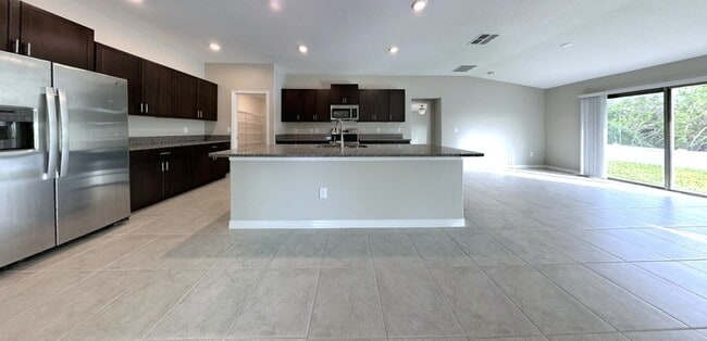 Building Photo - 376 Rain Berry Ave