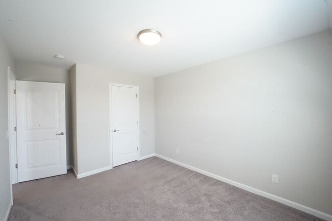 Building Photo - 165 Greyfield Cir