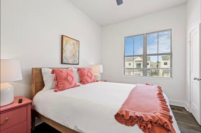 Building Photo - FOR RENT in LAFAYETTE!