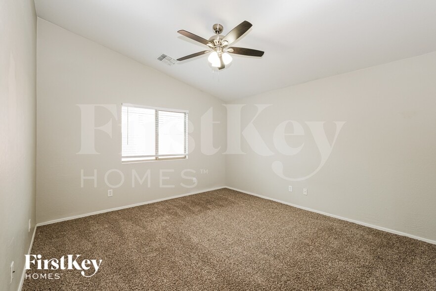 Building Photo - 3141 W Sunland Ave