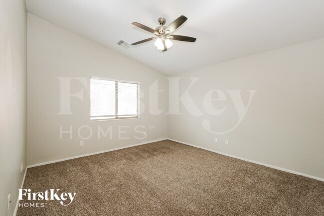 Building Photo - 3141 W Sunland Ave