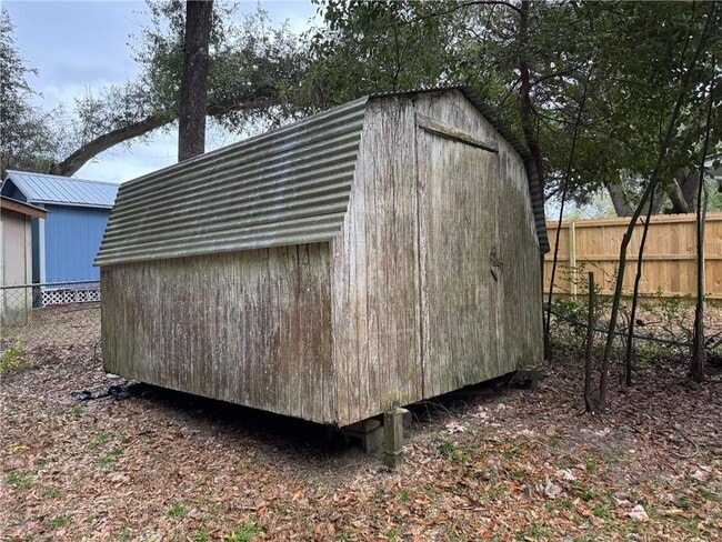 Building Photo - 2613 Old Military Rd