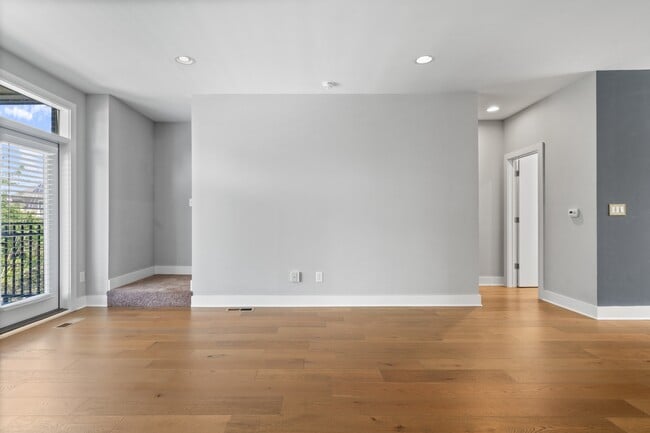 Building Photo - 1009 N Park Ave