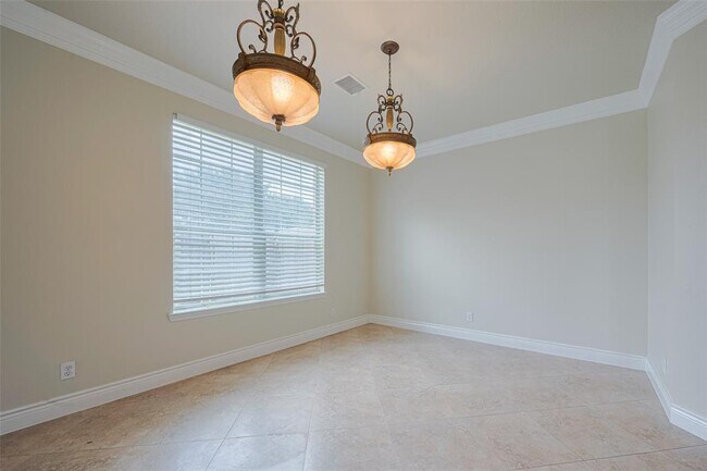 Building Photo - 5703 Saragosa Dr
