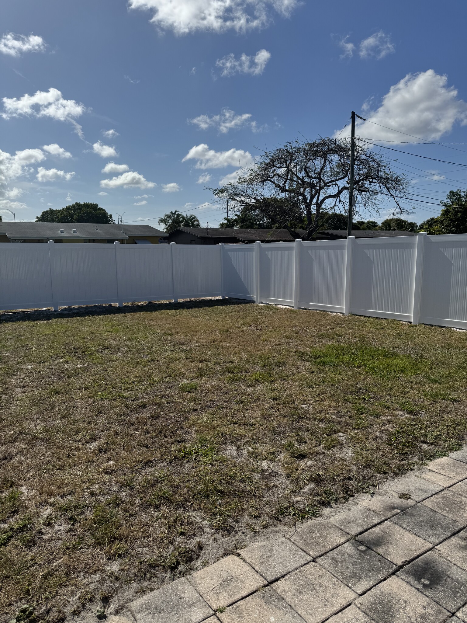 Keyed Access Privacy Fencing - 128 NW 13th Avenue