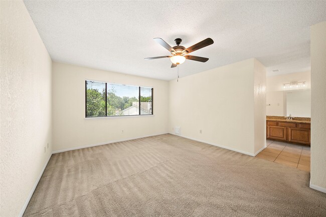 Building Photo - 2206 Greencove Ln