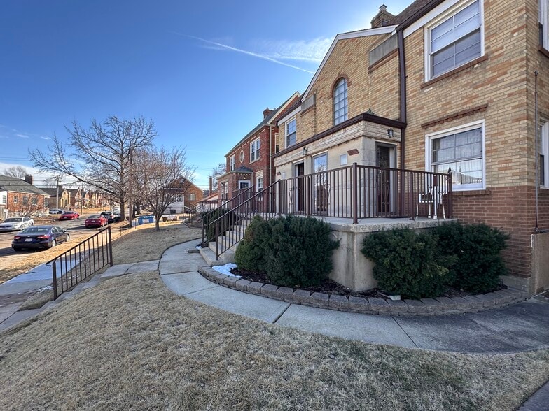 Building Photo - 5816 Mardel Ave