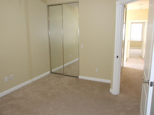 Building Photo - 181 Santa Barbara Way