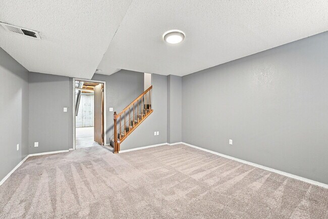 Building Photo - $2,470.95, 2 Bed, 2.5 bath Townhome in Centennial with in unit Laundry!