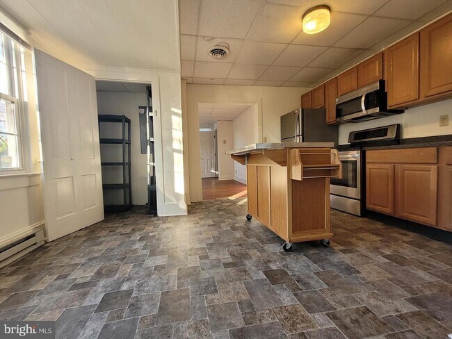 Building Photo - 409 N Washington St