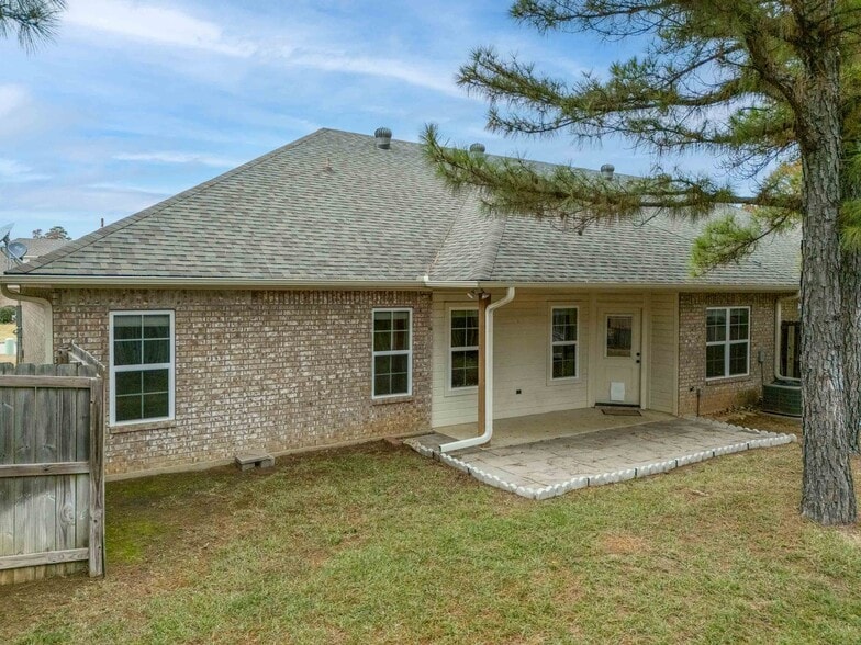 Building Photo - 2202 Woodgrove Lane