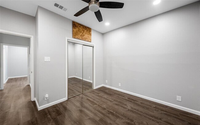 Building Photo - 2414 Longview St
