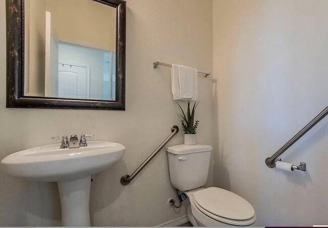 Building Photo - 16501 Brogan Ln