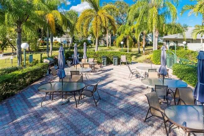 Building Photo - 2300 SW 22nd Ave