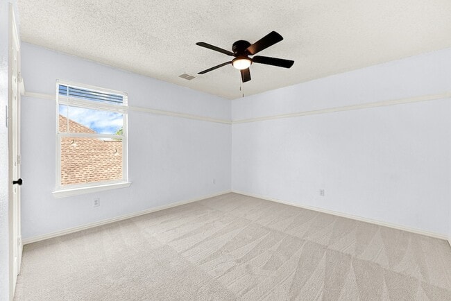 Building Photo - 1413 Westmont Dr