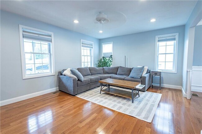 Building Photo - 88 Phillip Ave